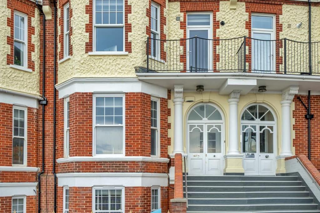 Bournecoast - Upper Ground Floor Flat with Sea Views - FM3441 - Chambres d’hôtes Bournemouth