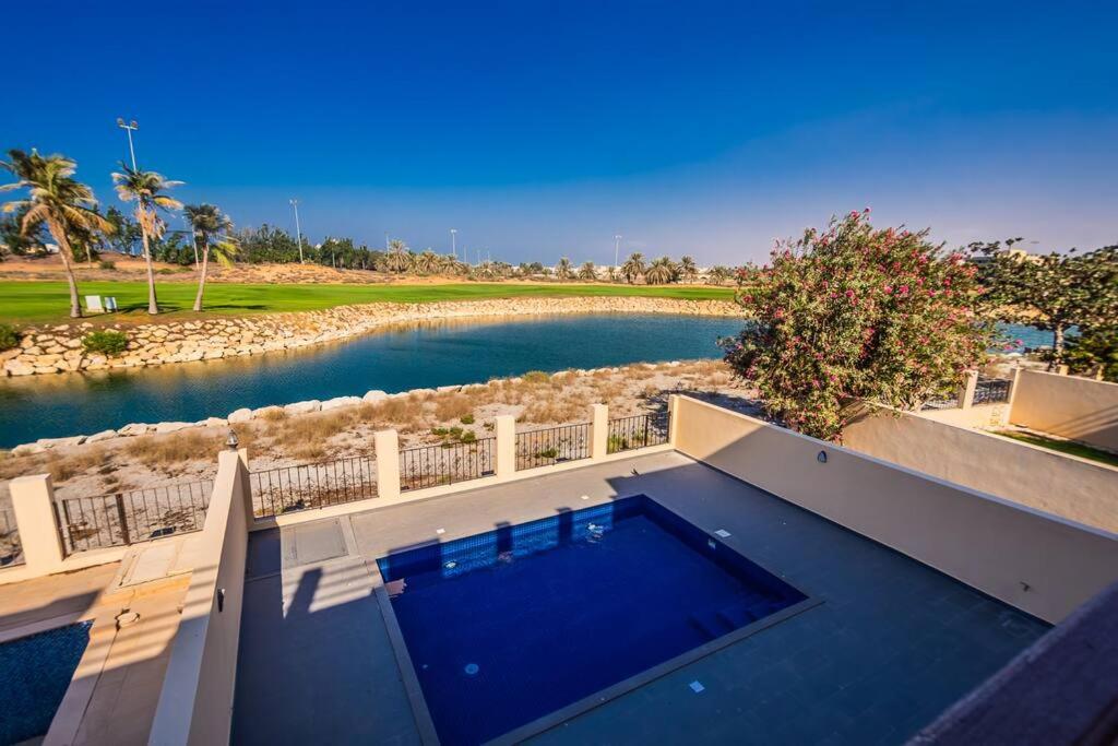 Modern Villa with Private Pool - B&B