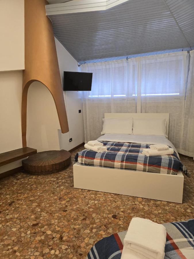 Camera Quadrupla con Bagno in Comune 