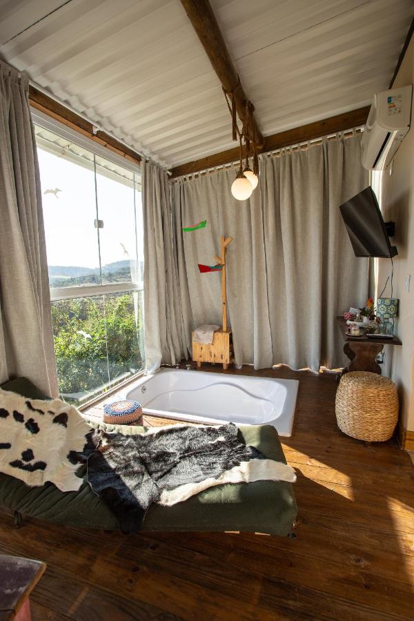 Chalé Girassol - Vila Monte Cunha - B&B