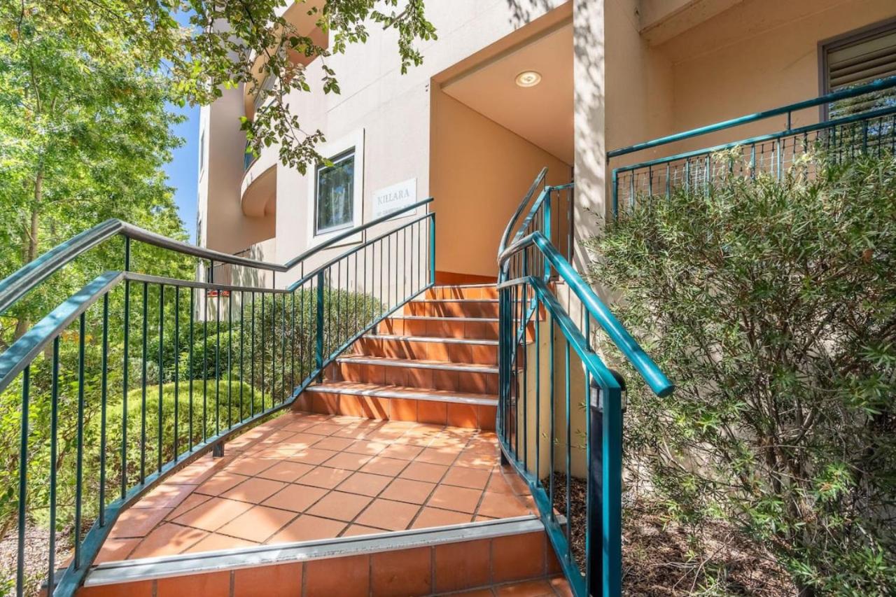 Modern and Homely 2BR Burke Crescent Apartment - Hosted by Canstay - B&B Kingston