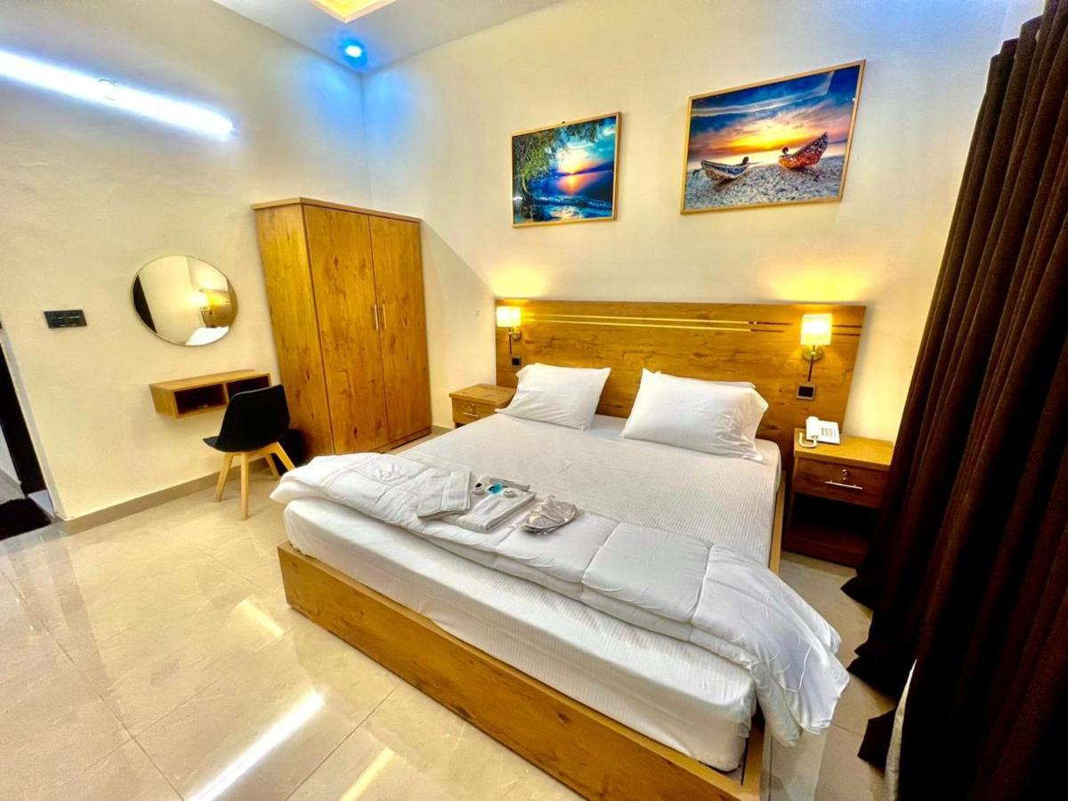 Royal Inn Chalet-BNB Family House Stadium Road - B&B