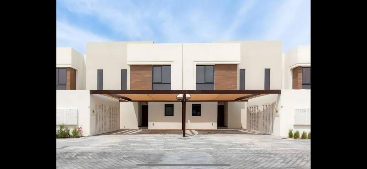 F1 Dream 4br Villa! - Yas Island - B&B
