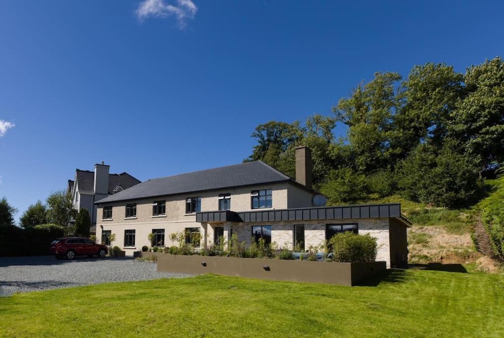 Luxury Eleven Bedroom House Sleeps 23 5-10 mins walk from town Centre - B&B