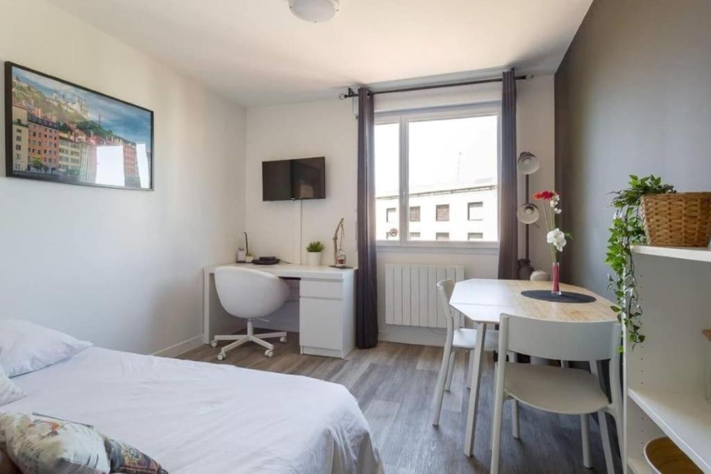 ONE NIGHT in LYON - UNE NUIT à LYON - B&B