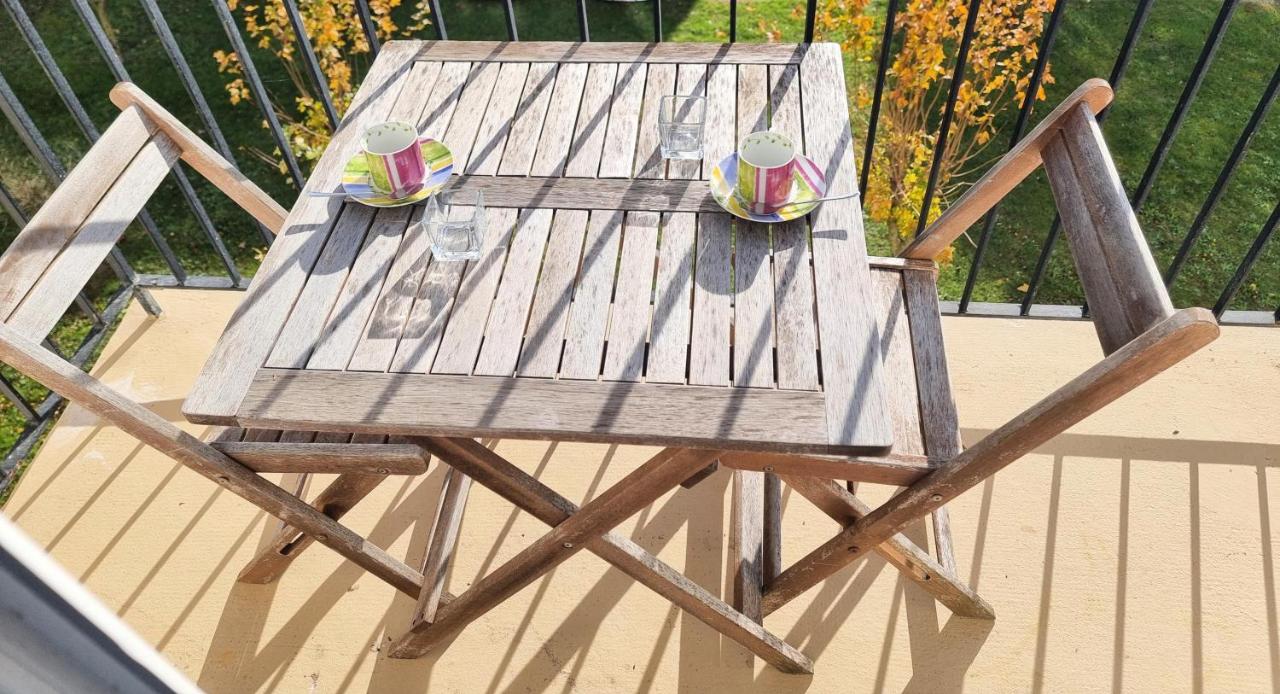 6 appartements et 4 adresses à mi-chemin entre le Vieux Port et l île de Ré - B&B