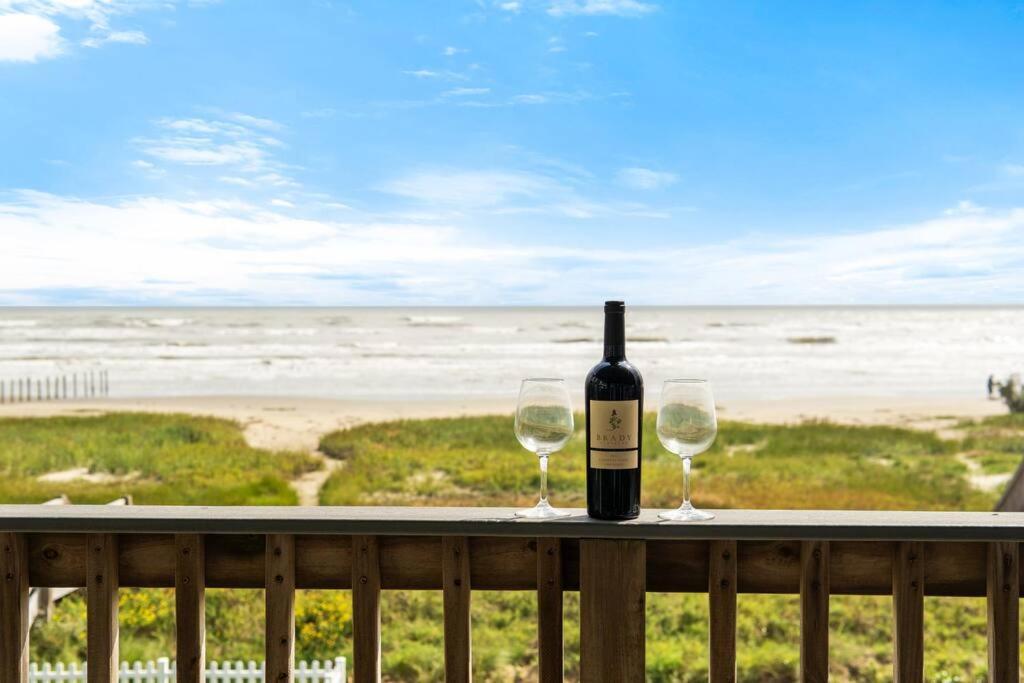 BeachFront Bliss-4BR-Million Dollar Views-Sleeps 8 - Ferienwohnung