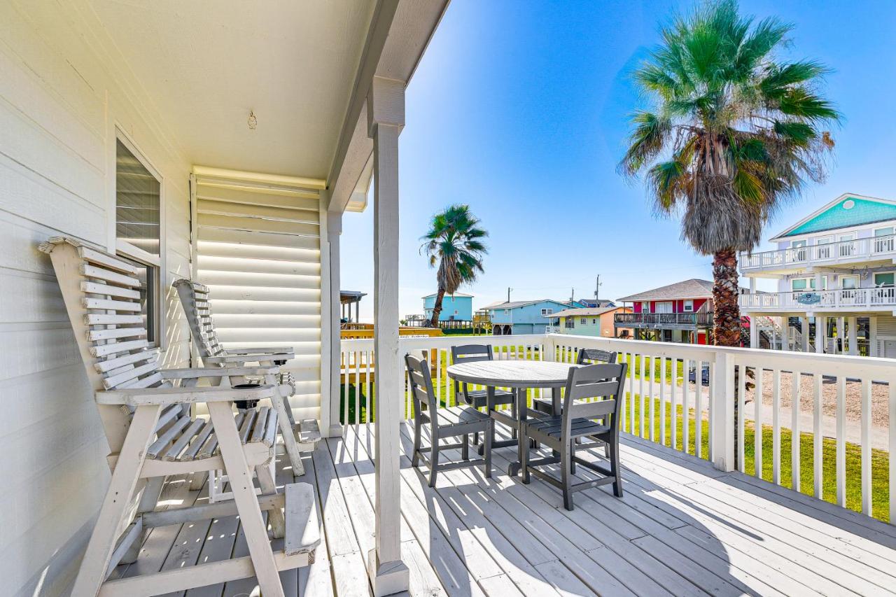 Walk to Beach Modern Farmhouse in Surfside Beach! - B&B