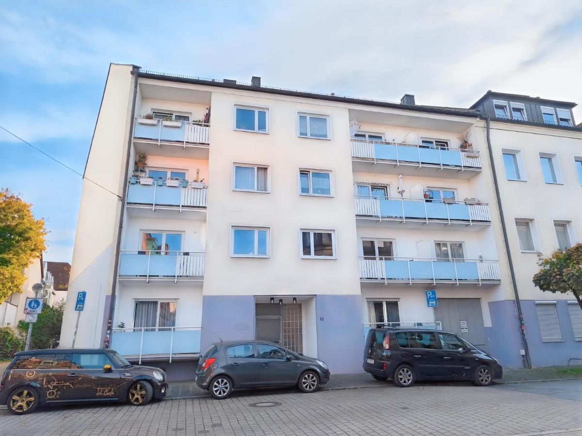 Falk Homes, Home 1 - Luxus City Apartment, ideal für Geschäftsreisende & Familien - 70qm mit Balkon, Arbeitsplatz & Parkplatz im Zentrum Nürnbergs, nahe Messe - Bed and Breakfast Neurenberg