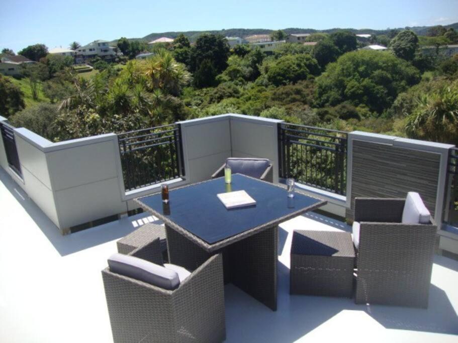 Skyline Apartments - Upper Apartment - Bed and Breakfast Raglan