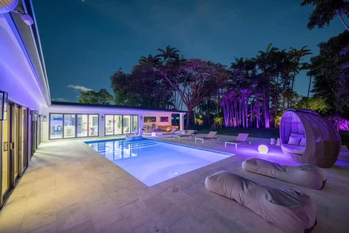 Luxury Villa Azure with Heated Pool 20 minutes to Beach - B&B