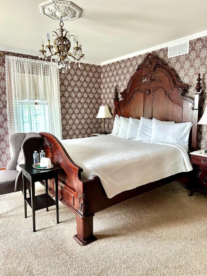 Superior King Room (Sugarplum)
