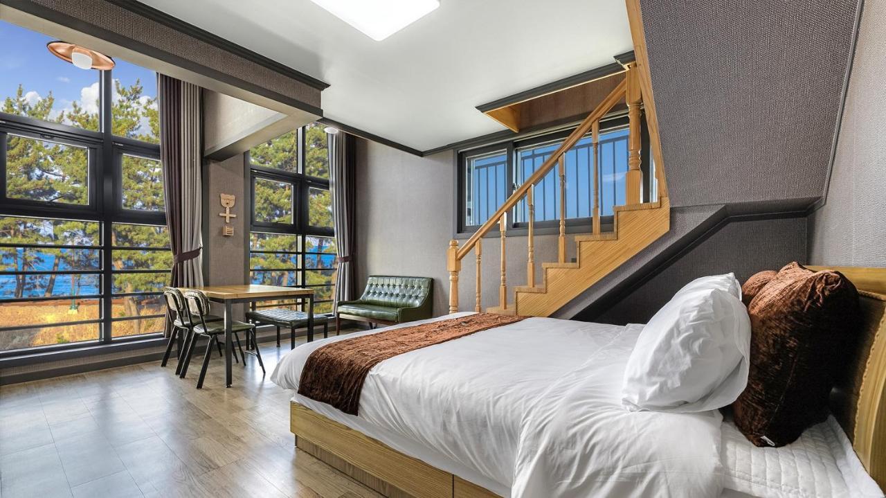 Samcheok Lamer Pension - B&B