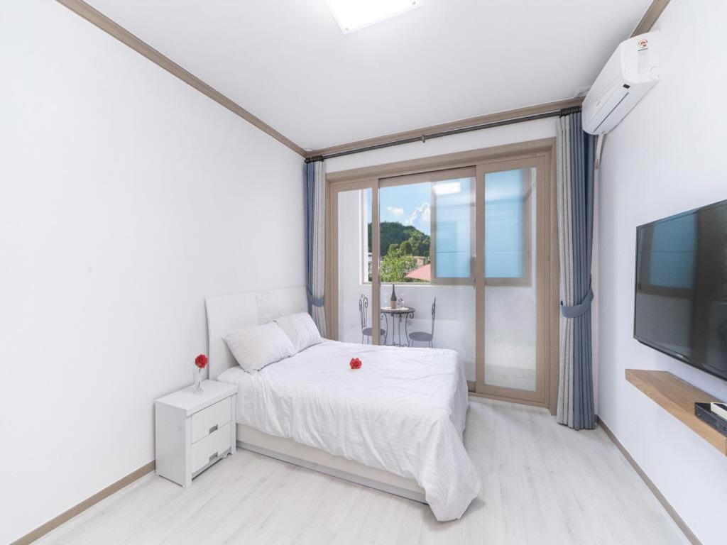 Samcheo Happy House Pension - B&B Santyoku