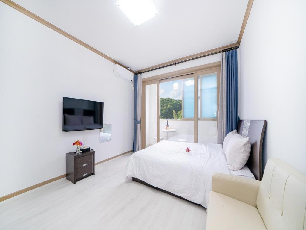 Samcheo Happy House Pension - B&B Santyoku