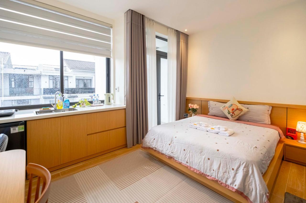 Zimmer mit Queensize-Bett und Balkon
