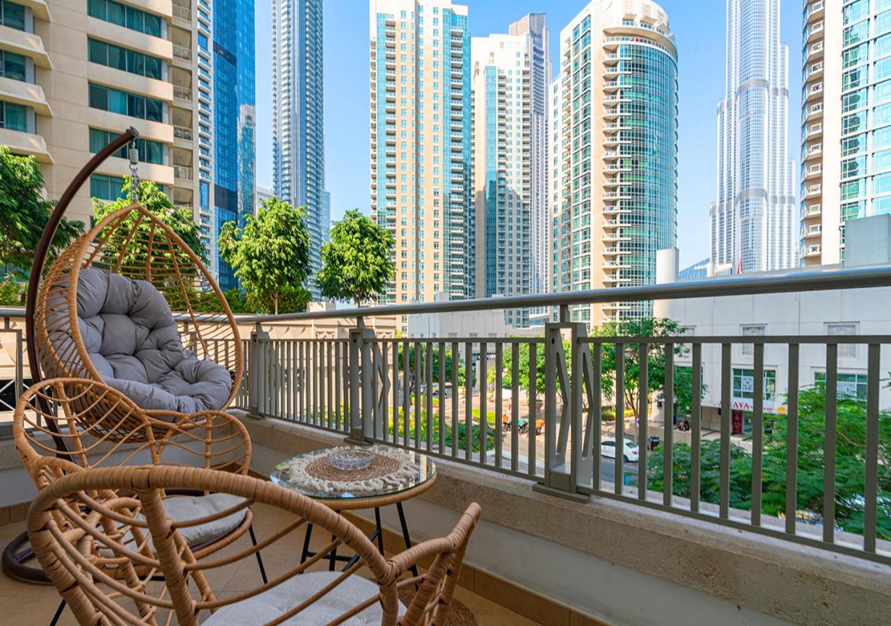 Luxurious 2-bedroom Apartment in Downtown with Burj Khalifa View - Ferienwohnung