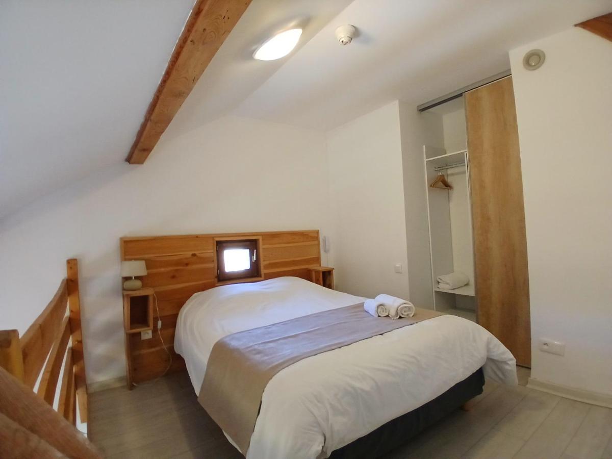 Three-Bedroom Apartment with Mountain View