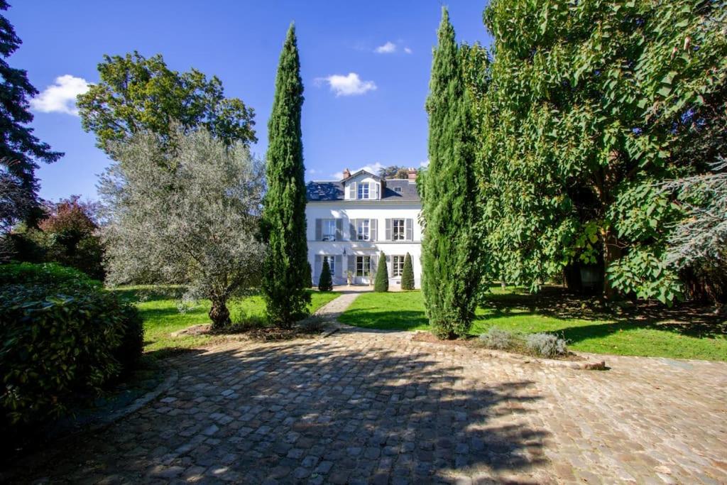Demeure du XVIIIe avec Jacuzzi près de Paris - B&B