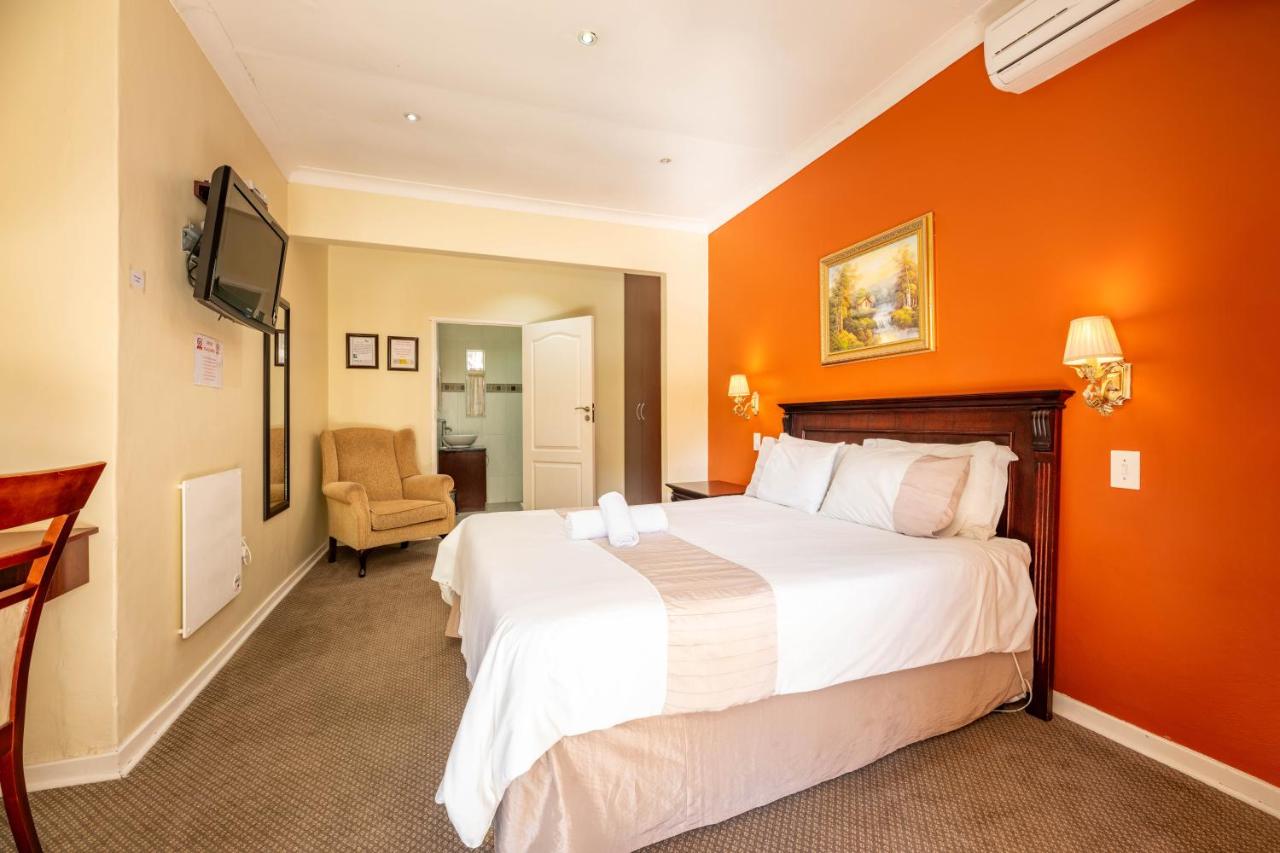 Camera Matrimoniale con Vista Piscina