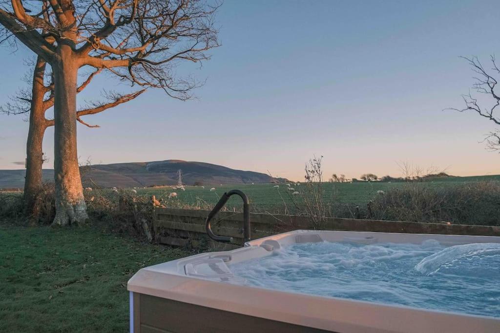 Hycemoor Escape-Private Hot tub - B&B Corney