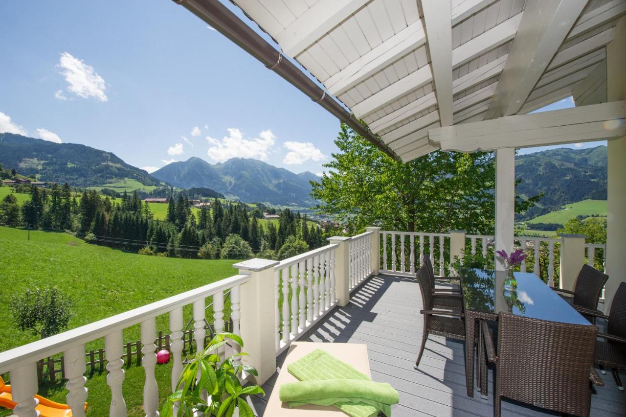 Apartment with Mountain View