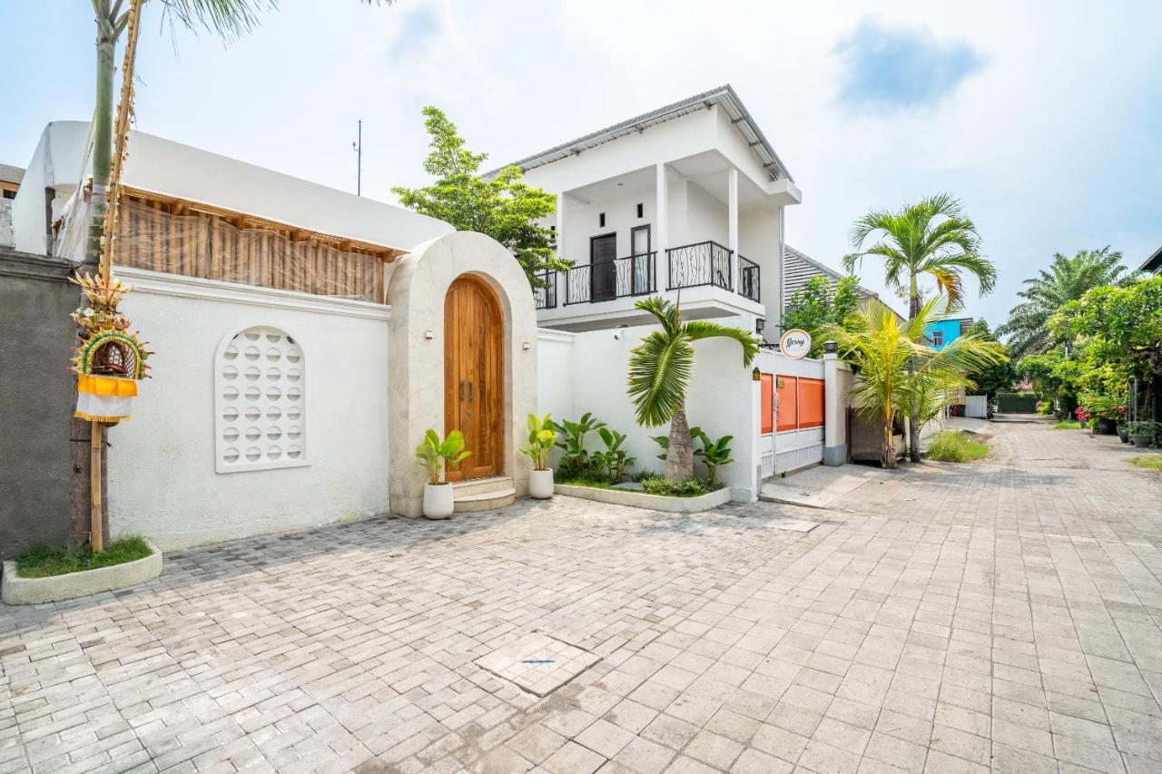 La Feliz Villa Seminyak - Bed and Breakfast Seminyak