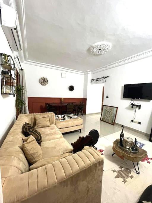 3 pièces moderne africain à 2min de la plage, à Fidjrosse - B&B