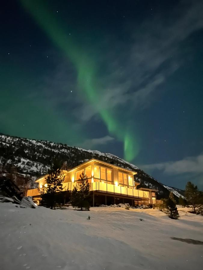 Efjord and Stetind Resort - Cabin Stetind - Bed and Breakfast Ballangen