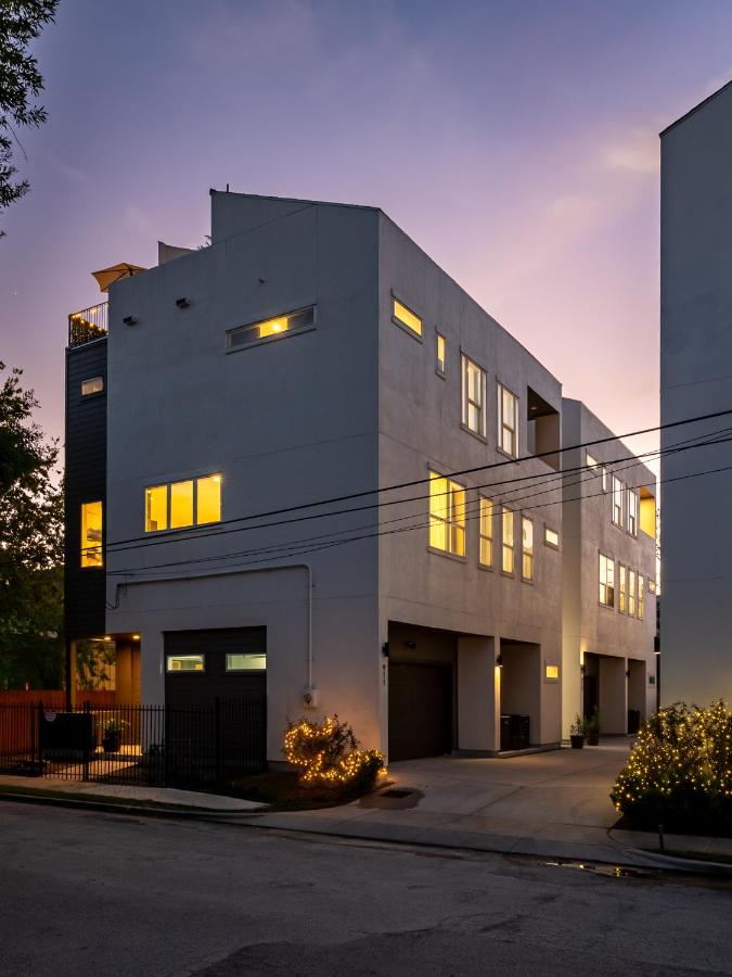 The Pinnacle 4BR Private Rooftop Rice Military - B&B Houston