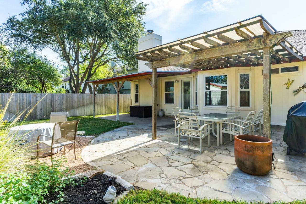 Cozy 3BR Retreat with Outdoor Dining & BBQ Grill - B&B