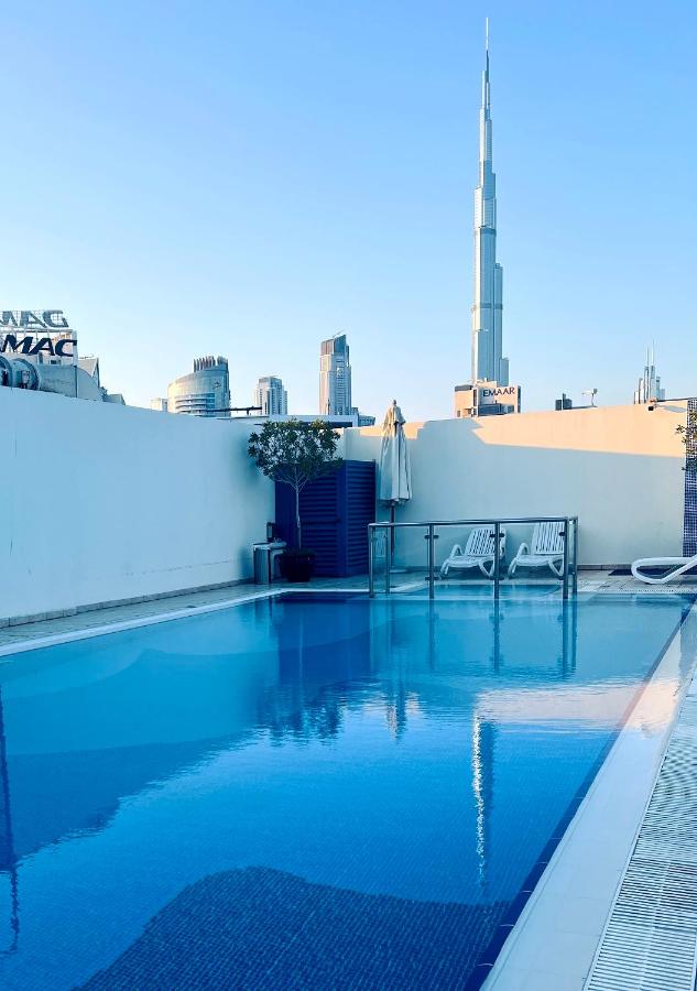 Modern 1BR Unit with Canal View Near Burj Khalifa - B&B Dubái