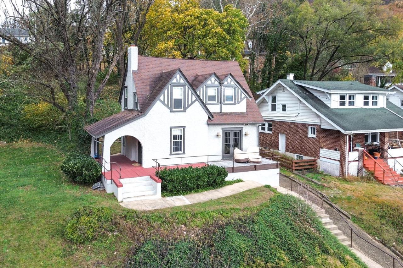 Walk to Roanoke River Greenway Mountain-View Home - B&B