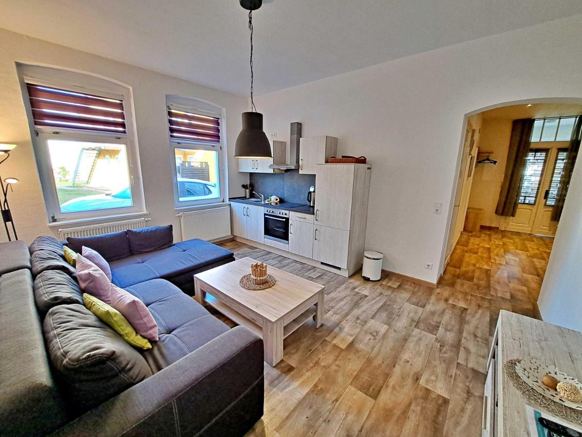 One-Bedroom Apartment with Shower