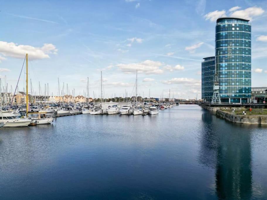 Apartment with Balcony near Chatham Dockside - Ferienwohnung