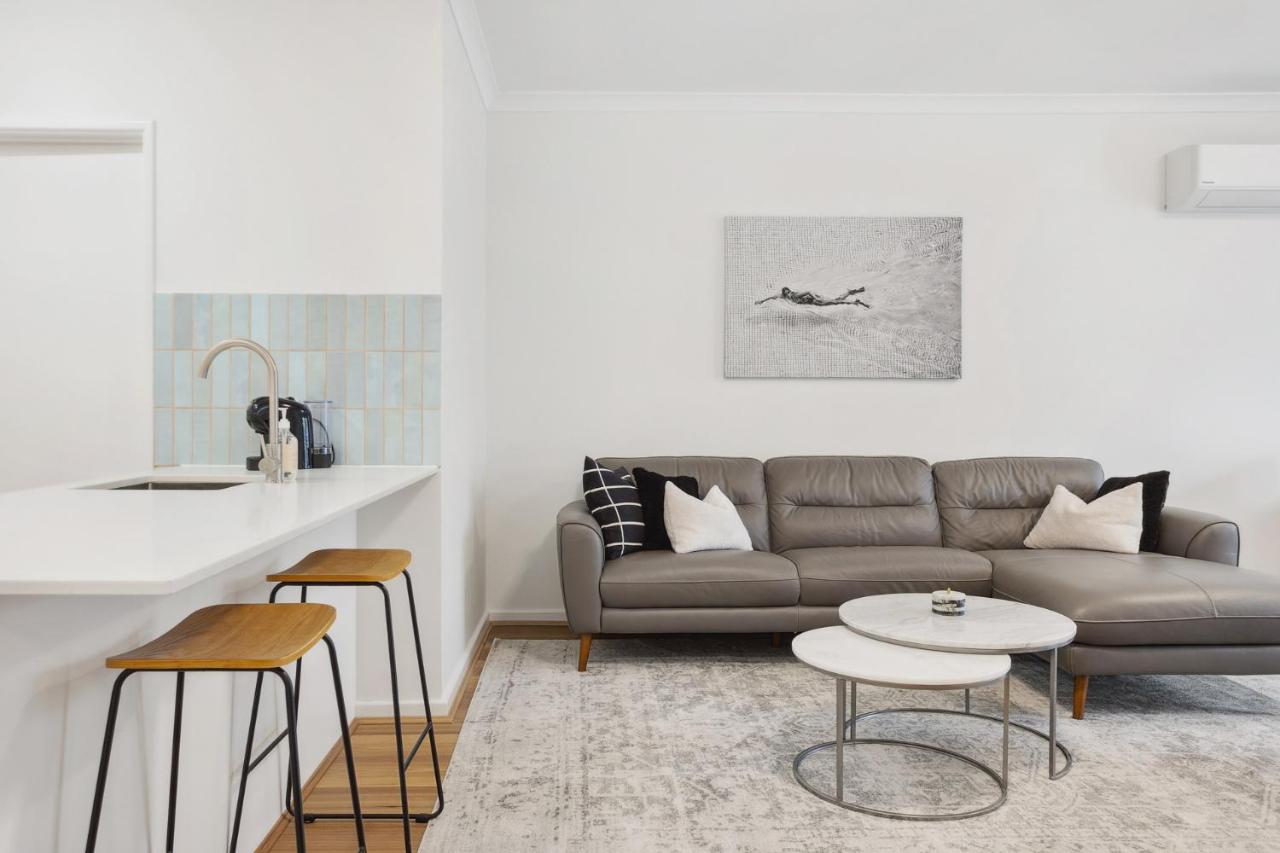 REGL20/11 - East Perth Escape - B&B Perth