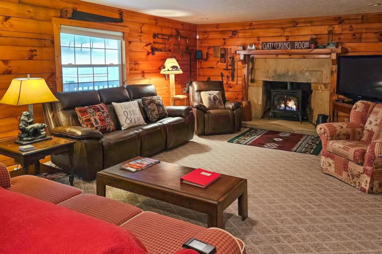 Serene Mountain Retreat on 40 Acres w/ Fire Pit! - B&B Bomont