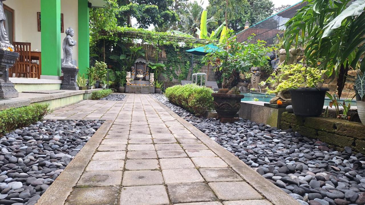 SARI MIMPI KUTUH villa - Bed and Breakfast