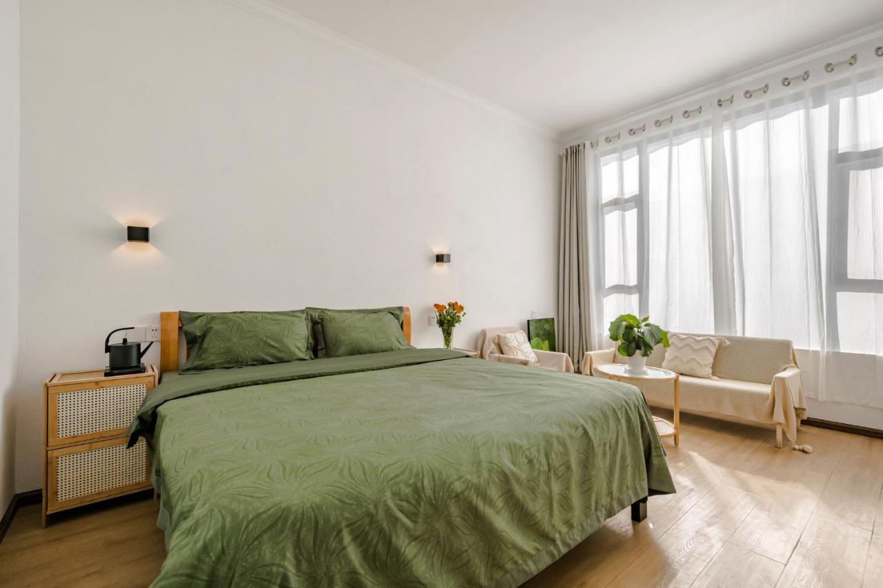 Queen Room with Garden View