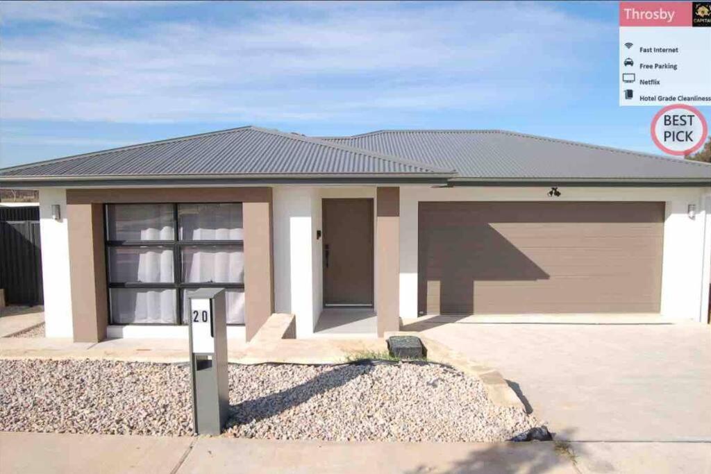 Brand New Delight Home at Throsby with 4 Bedrooms - B&B