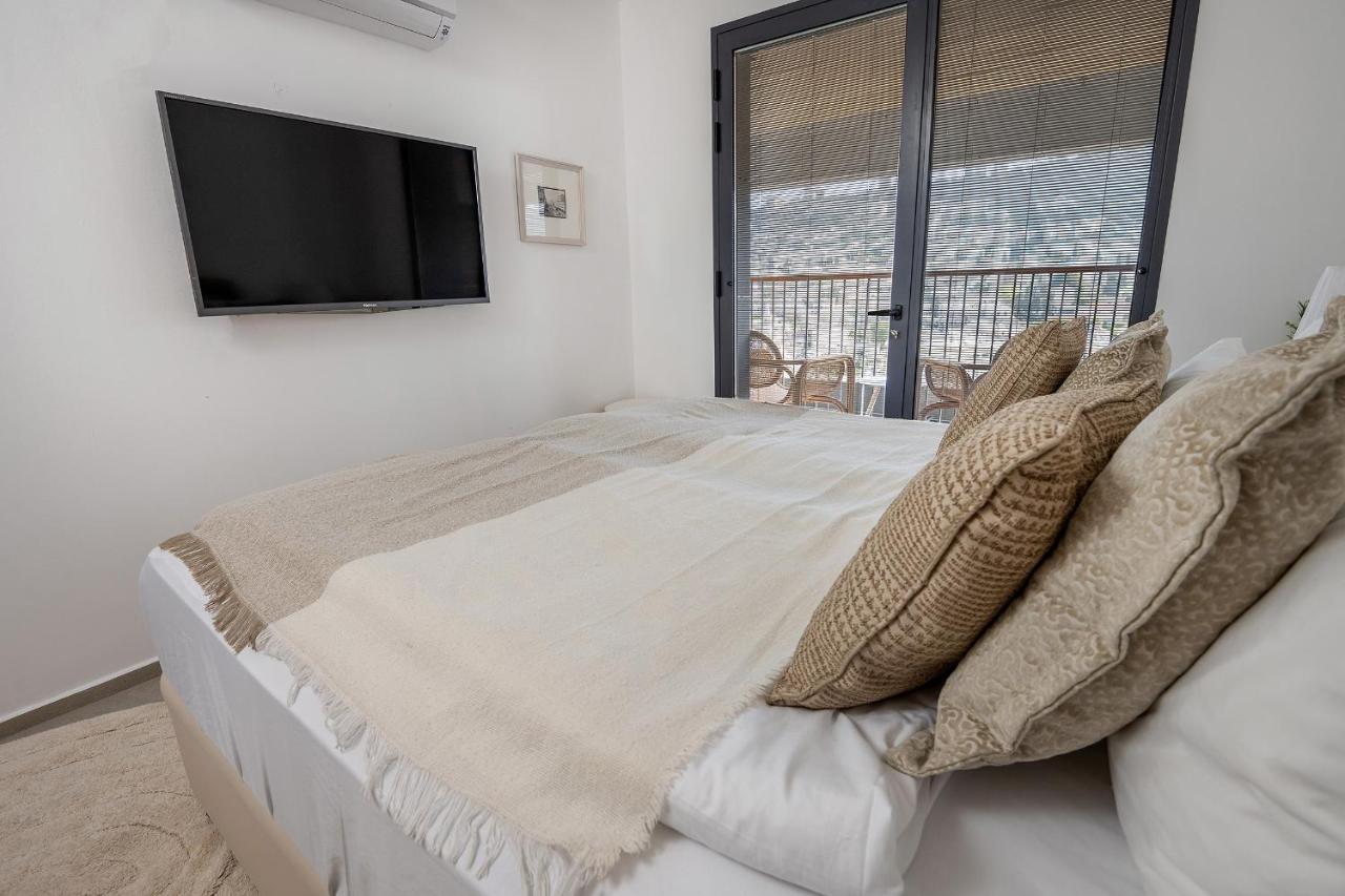 One-Bedroom Apartment with Balcony