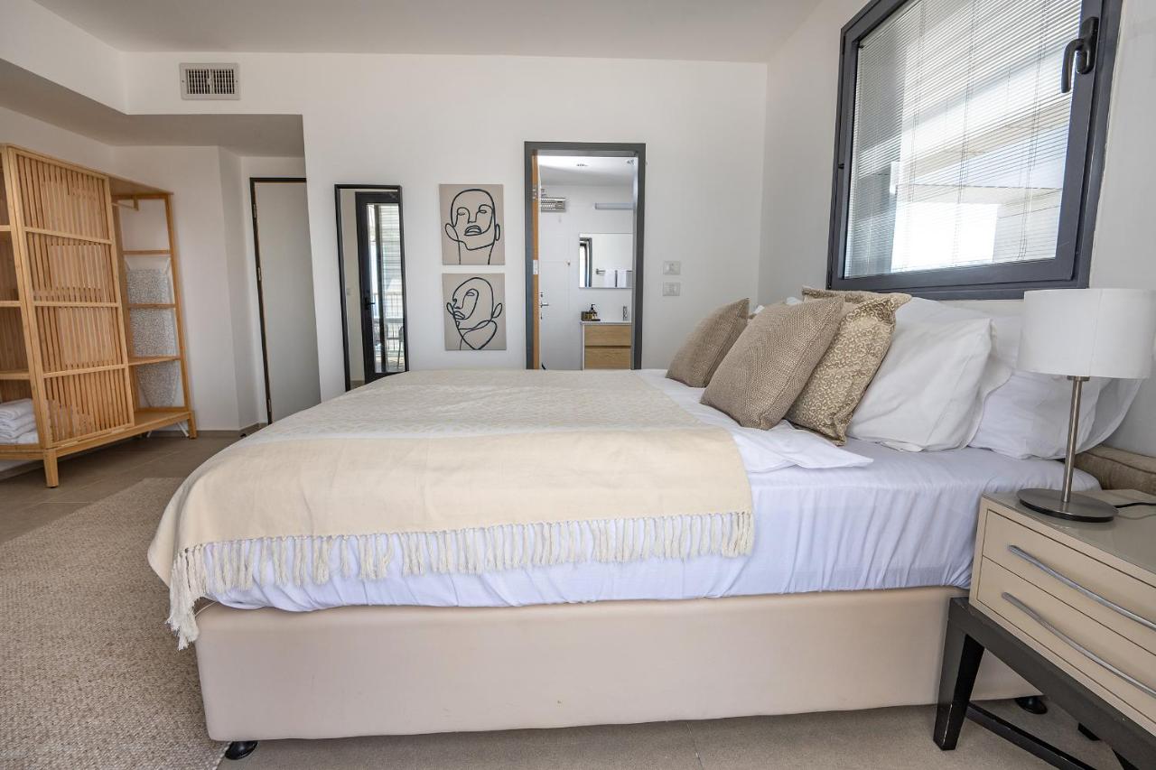 Three Bedroom Apartment with Balcony and Office 