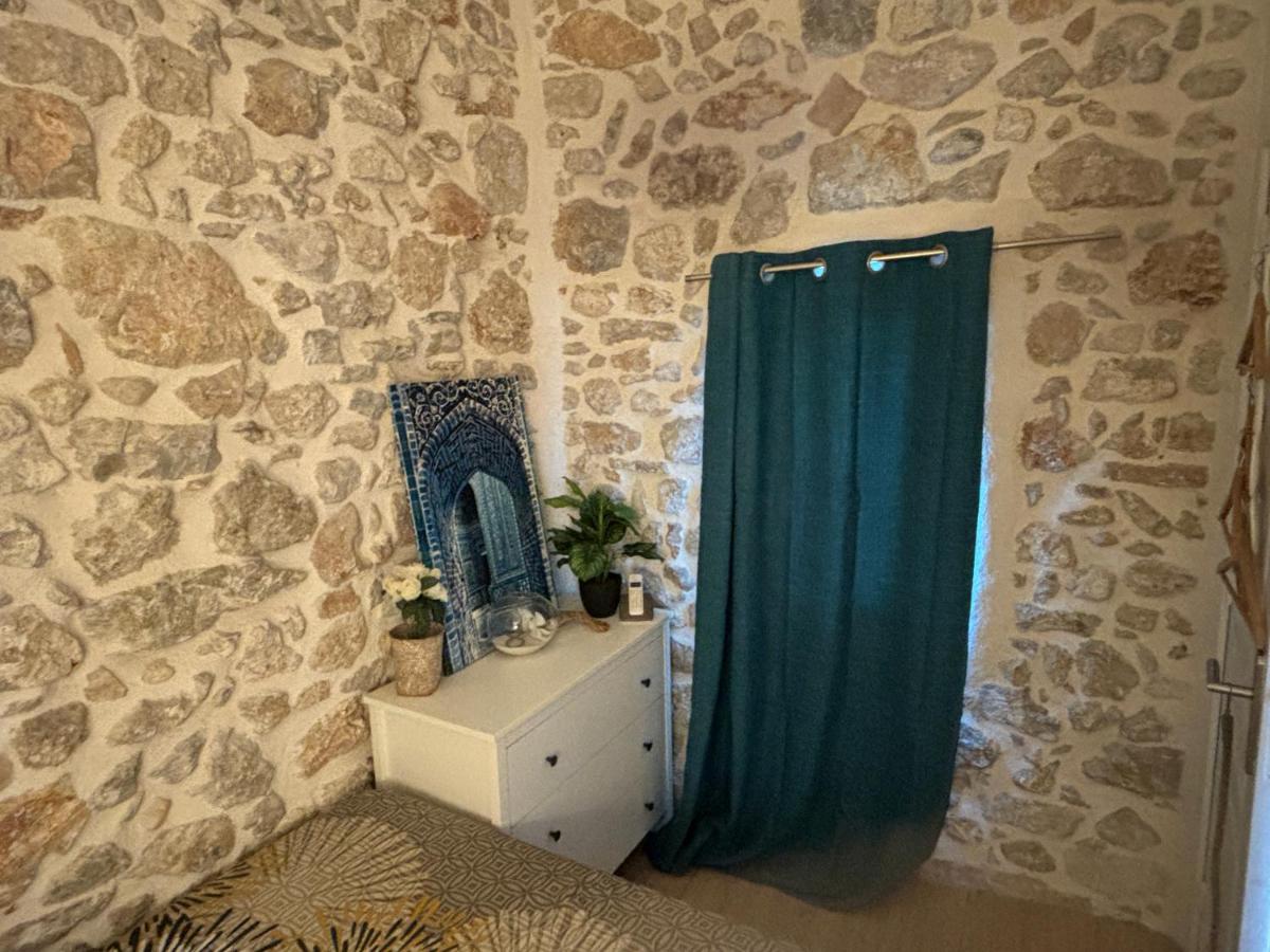 Lovely Old Town Flat - Les Remparts - B&B Antibes
