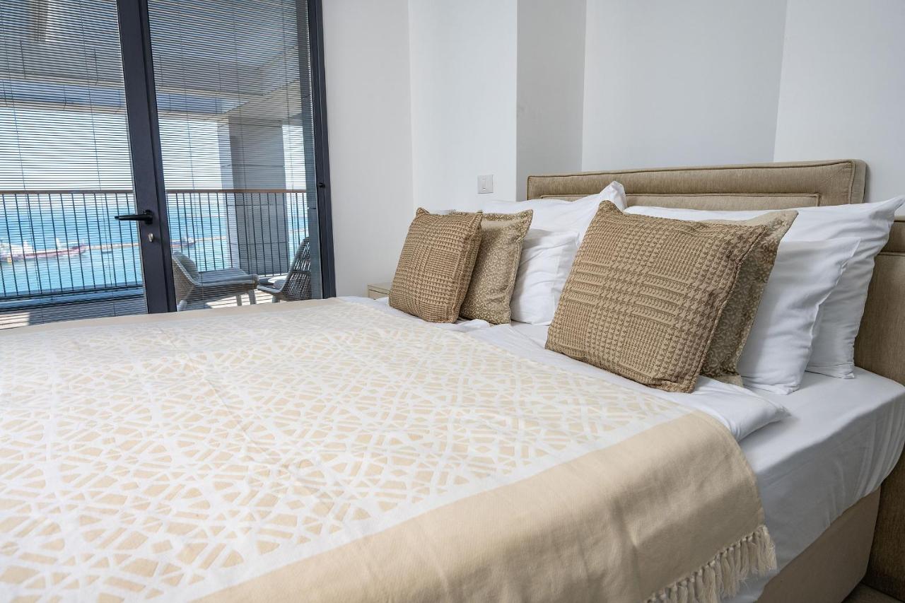 Four-Bedroom Apartment with Balcony 