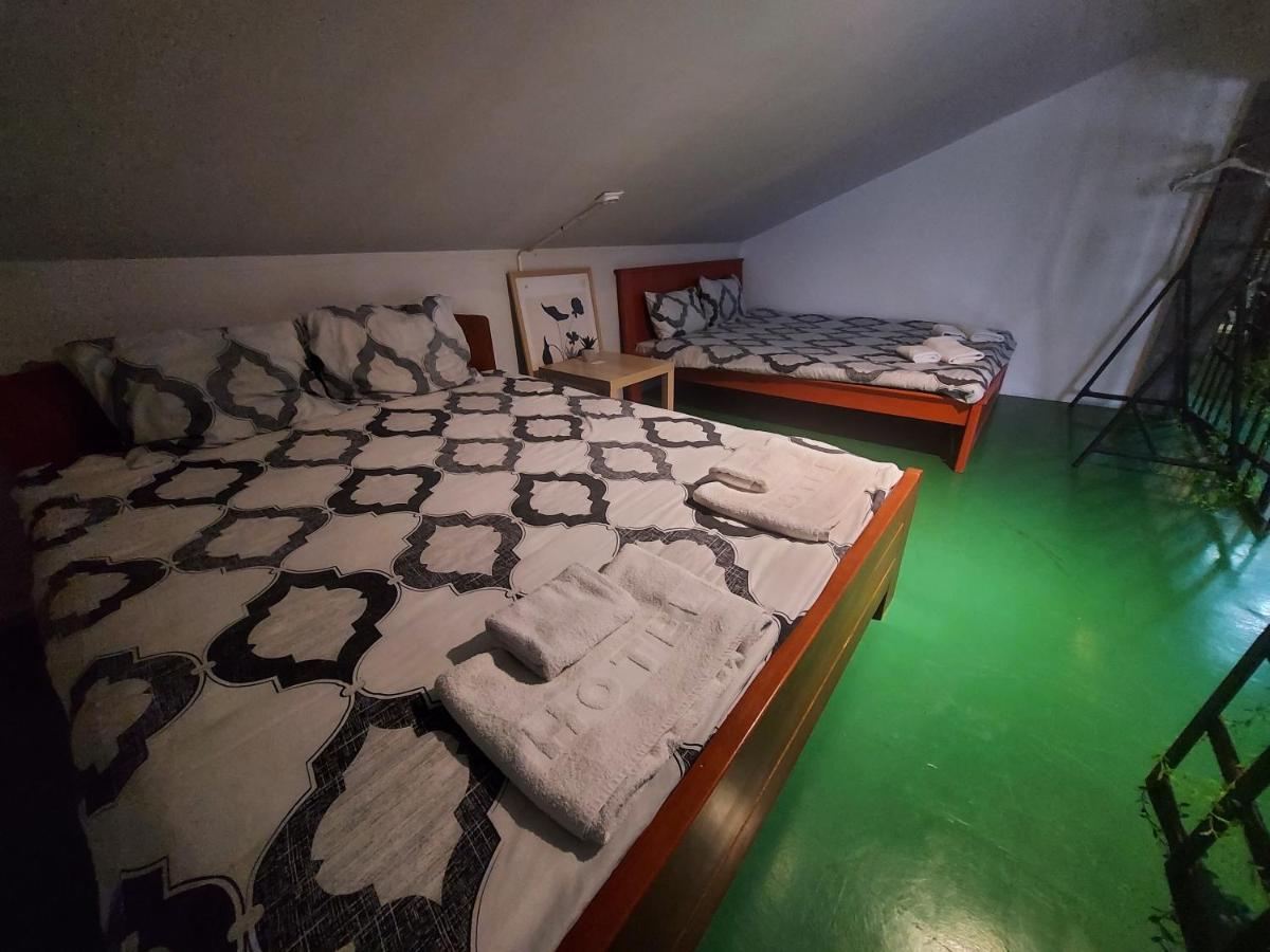 Gemischter Schlafsaal mit 10 Betten