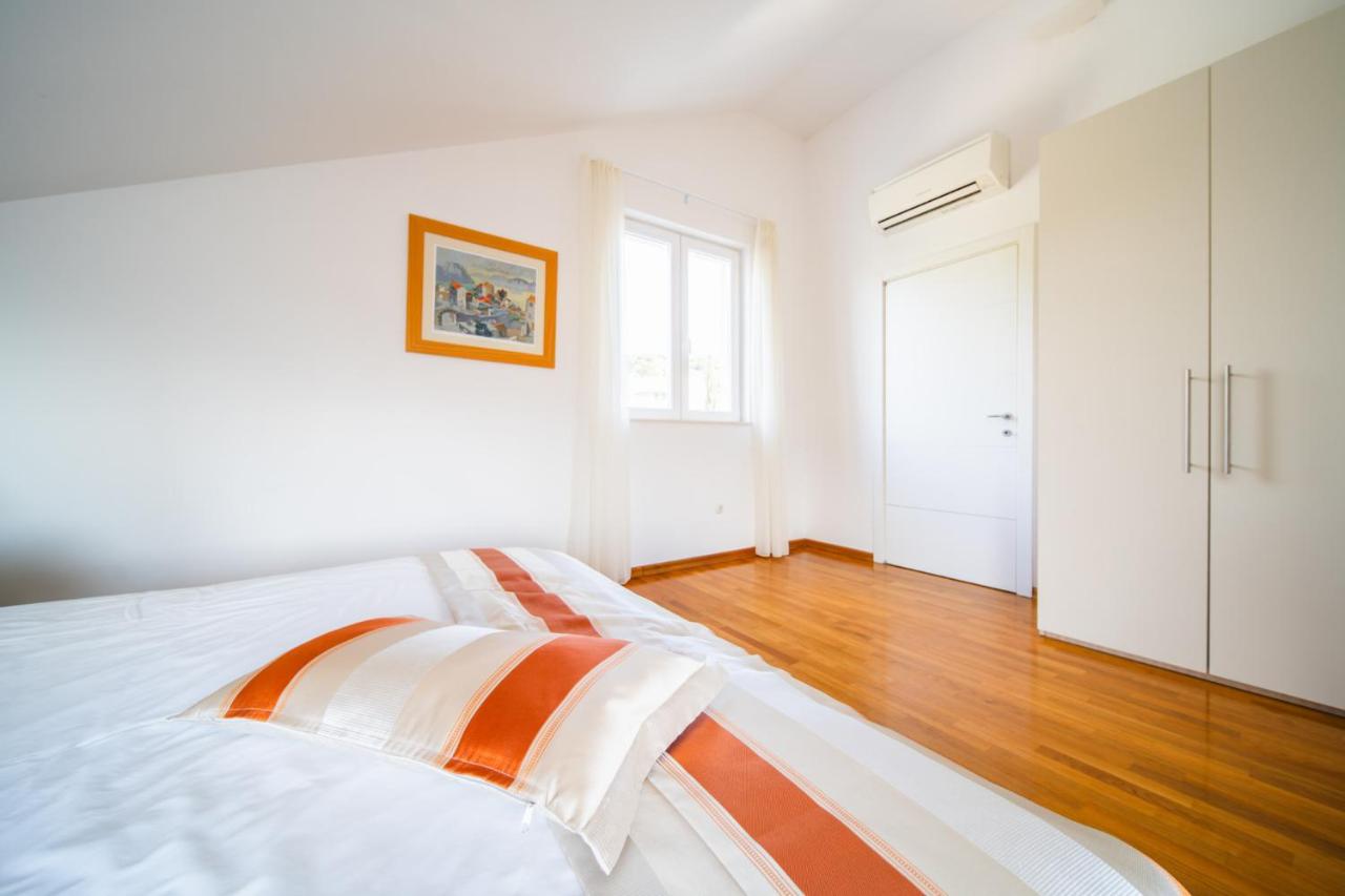 One-Bedroom Apartment with Balcony