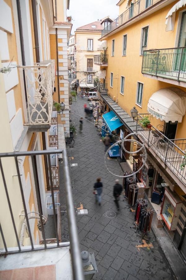 Lovely Sorrento Home vicino al mare e ai traghetti - B&B