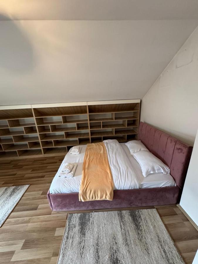 Apartment with Park View