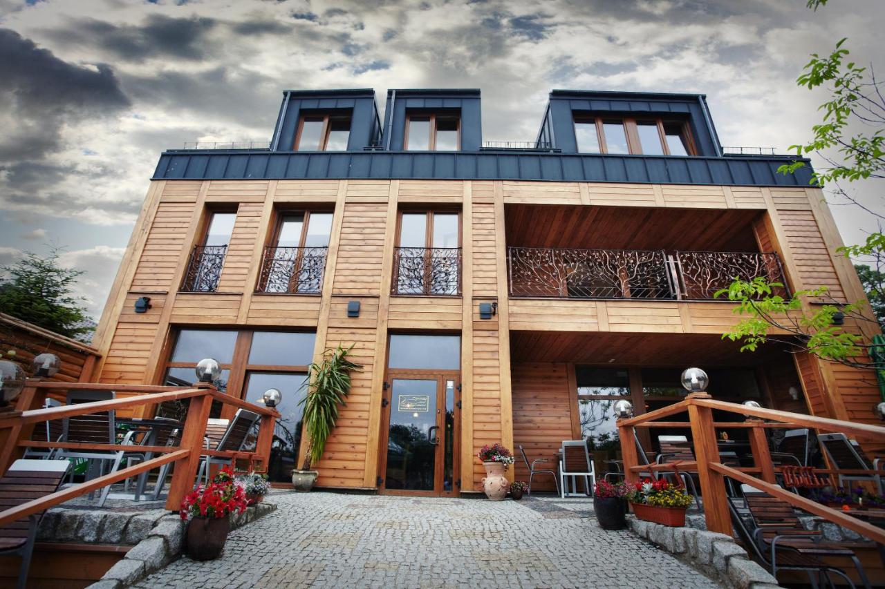 Pokoje Gościnne Pod Jabłoniami - Bed and Breakfast
