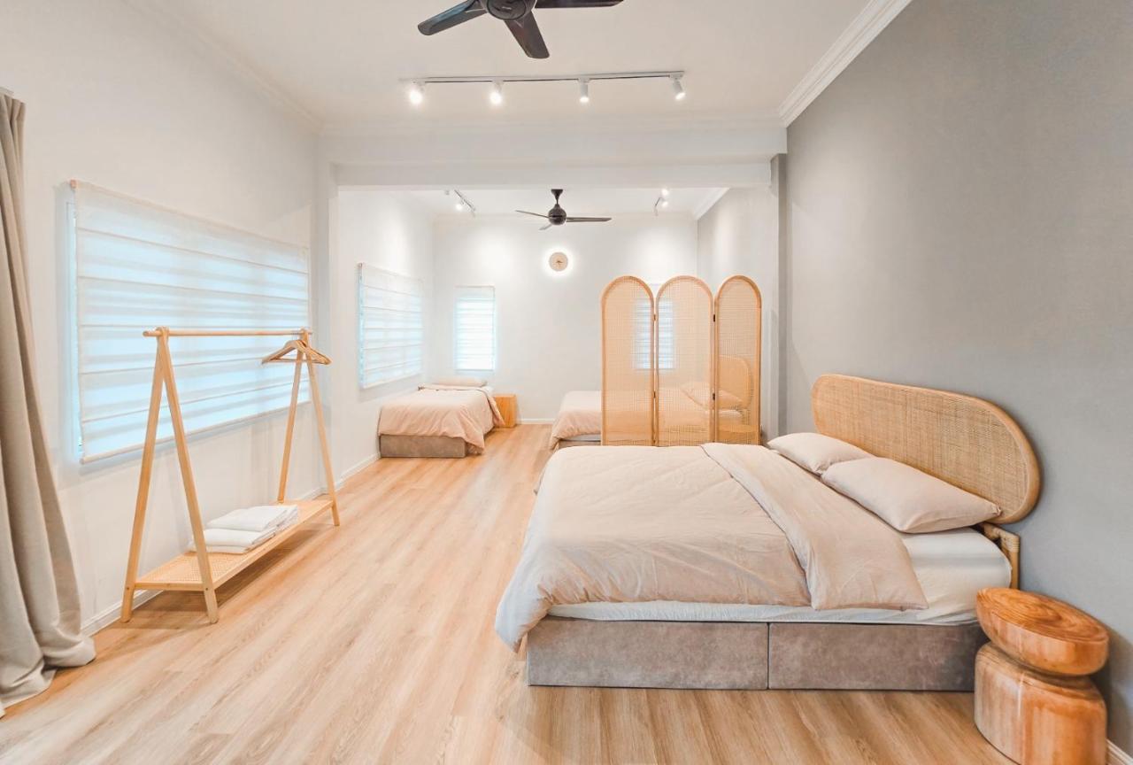 Spacious Corner Landed House Golden Hills Night Market - B&B